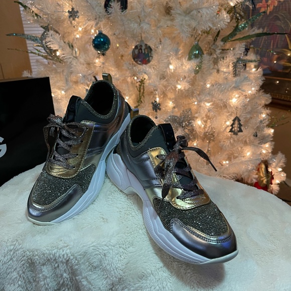 GBG Los Angeles Women's Designer Athletic Shoe - Picture 6 of 8